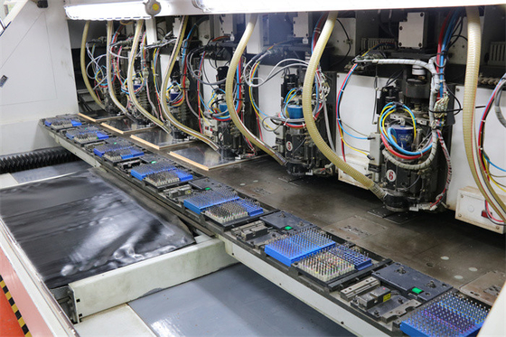 良い価格 白いシルクスクリーンFR4のプリント基板 アルミニウム多層PCB板1.6mm オンライン